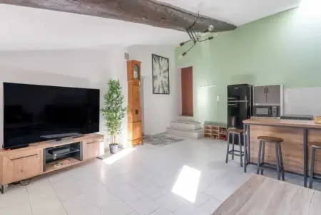 Appartement 50 m² avec parking au cœur de L'Isle-sur-la-Sorgue : photo 2