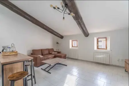 Appartement 50 m² avec parking au cœur de L'Isle-sur-la-Sorgue : photo 3