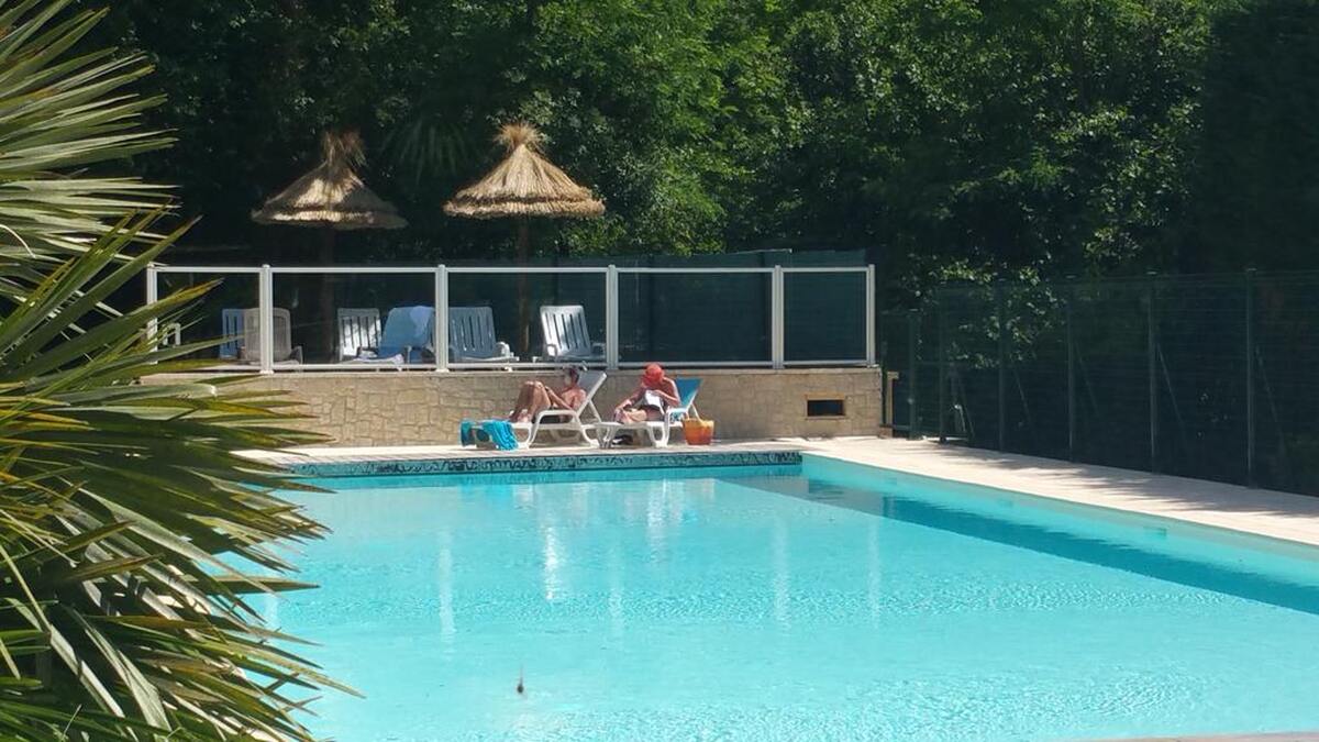 Bungalow 6 pers. avec piscine à Saint-Jean-du-Gard - Photo 1