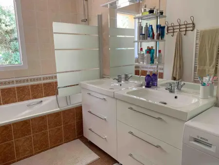 Villa avec piscine privée chauffable à Mallemort, 3 chambres : photo 31