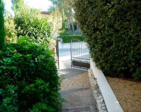 Villa avec piscine privée chauffable à Mallemort, 3 chambres : photo 36