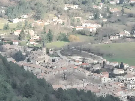 Maison charmante à Jaujac avec terrasse et plancha - Photo 10