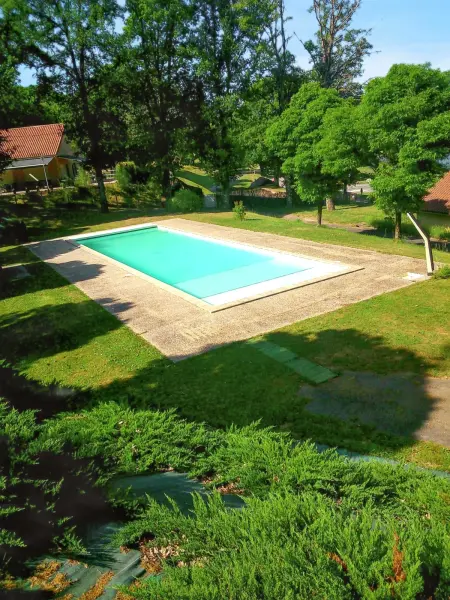 Bungalow charmant à Rochechouart avec vue sur lac - Photo 1