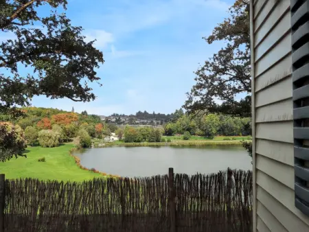 Bungalow charmant à Rochechouart avec vue sur lac - Photo 8