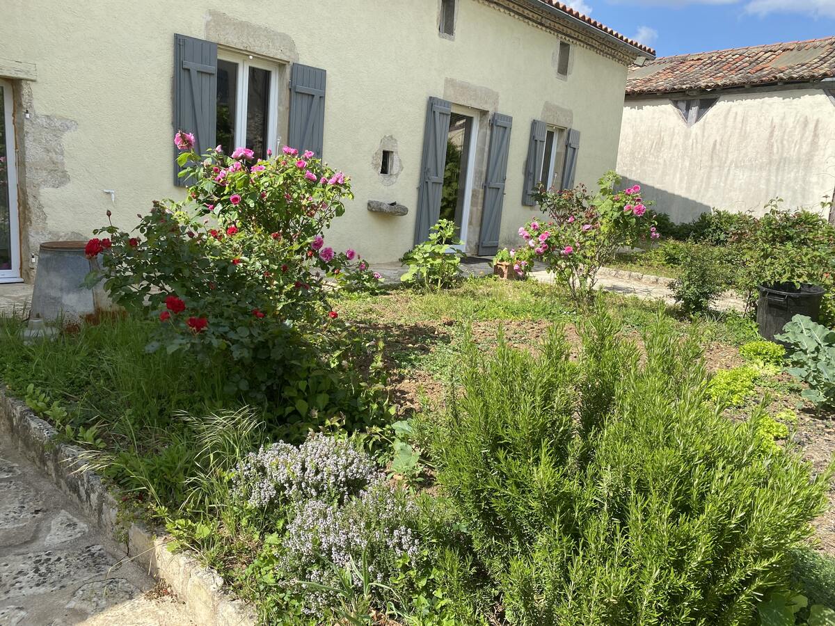 Villa 100 m² avec piscine privée à Prailles-La Couarde - Photo 34