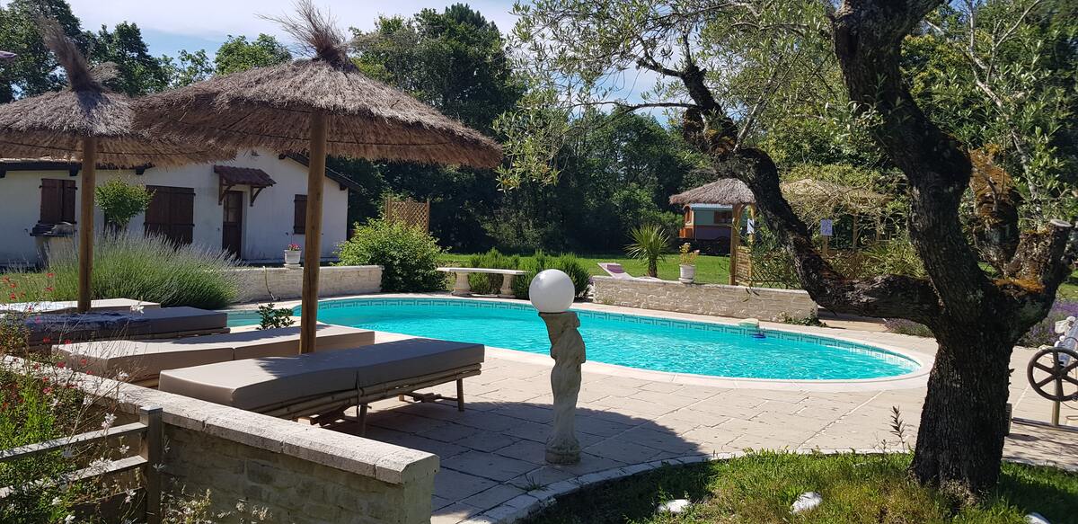 Bungalow 2 pers. à Bussac-Forêt, piscine et terrasse - Photo 14