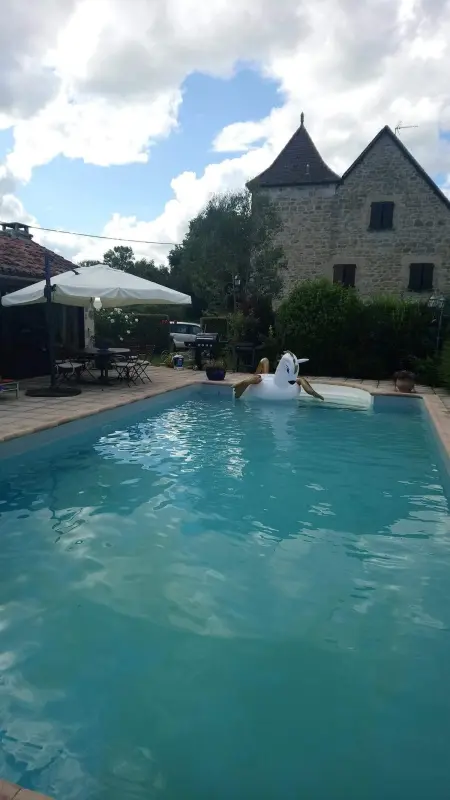 Studio 32 m² à Bio, terrasse avec piscine partagée