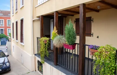 Appartement 38 m² à Rosny-sous-Bois avec vue ville et jardin : photo 8