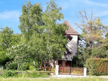 Location appartement à Villeneuve, Appartement charmant à Villeneuve avec jardin