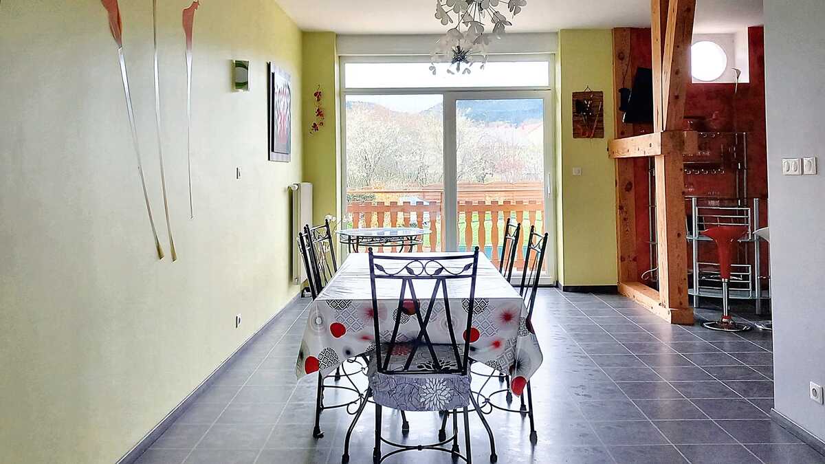 Appartement 90m² avec balcon et parking gratuit - Photo 2