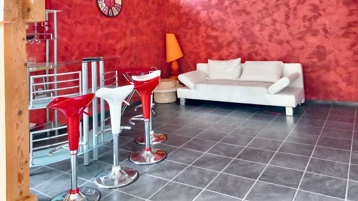 Appartement 90m² avec balcon et parking gratuit - Photo 4