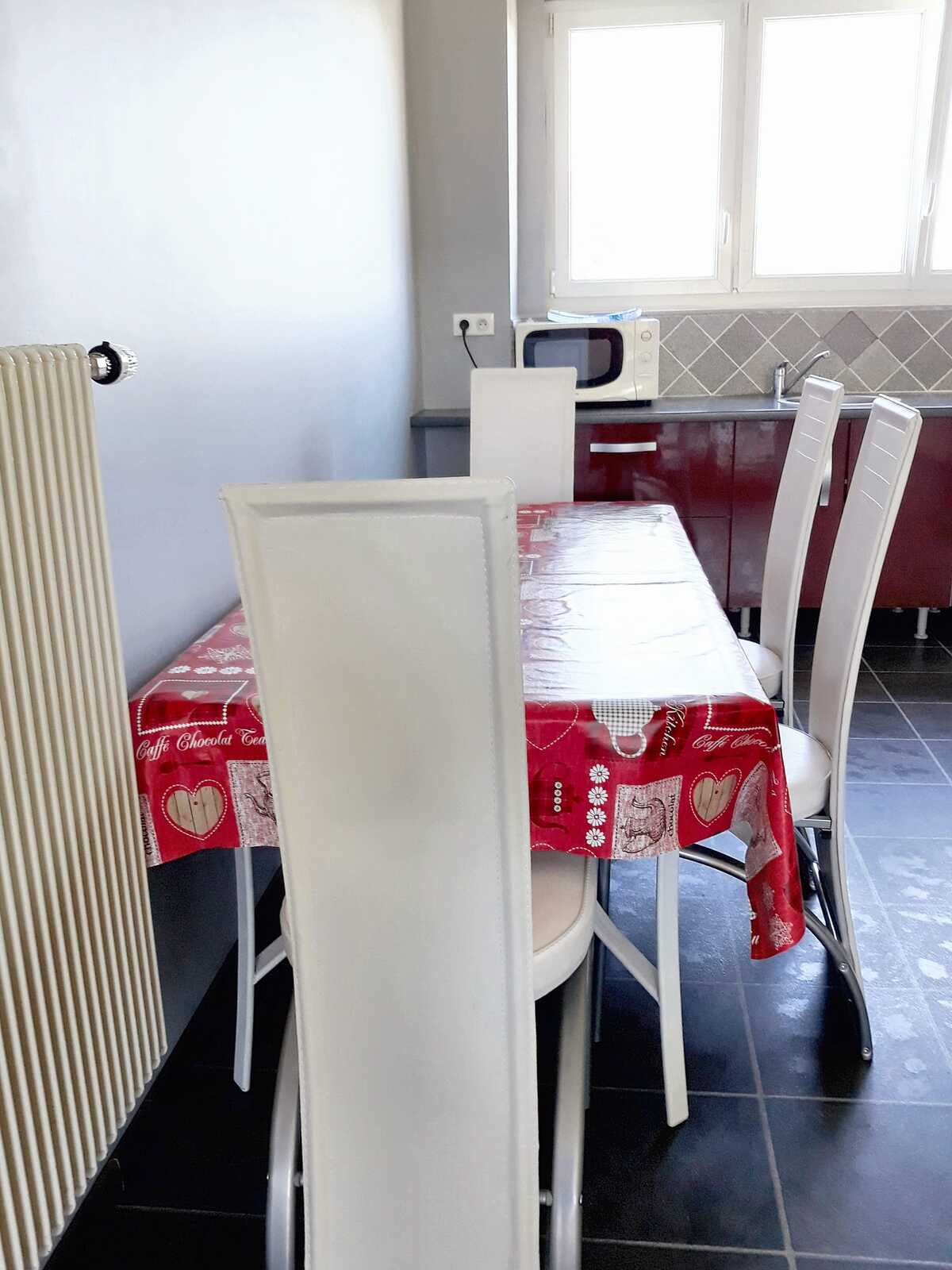 Appartement 90m² avec balcon et parking gratuit - Photo 5
