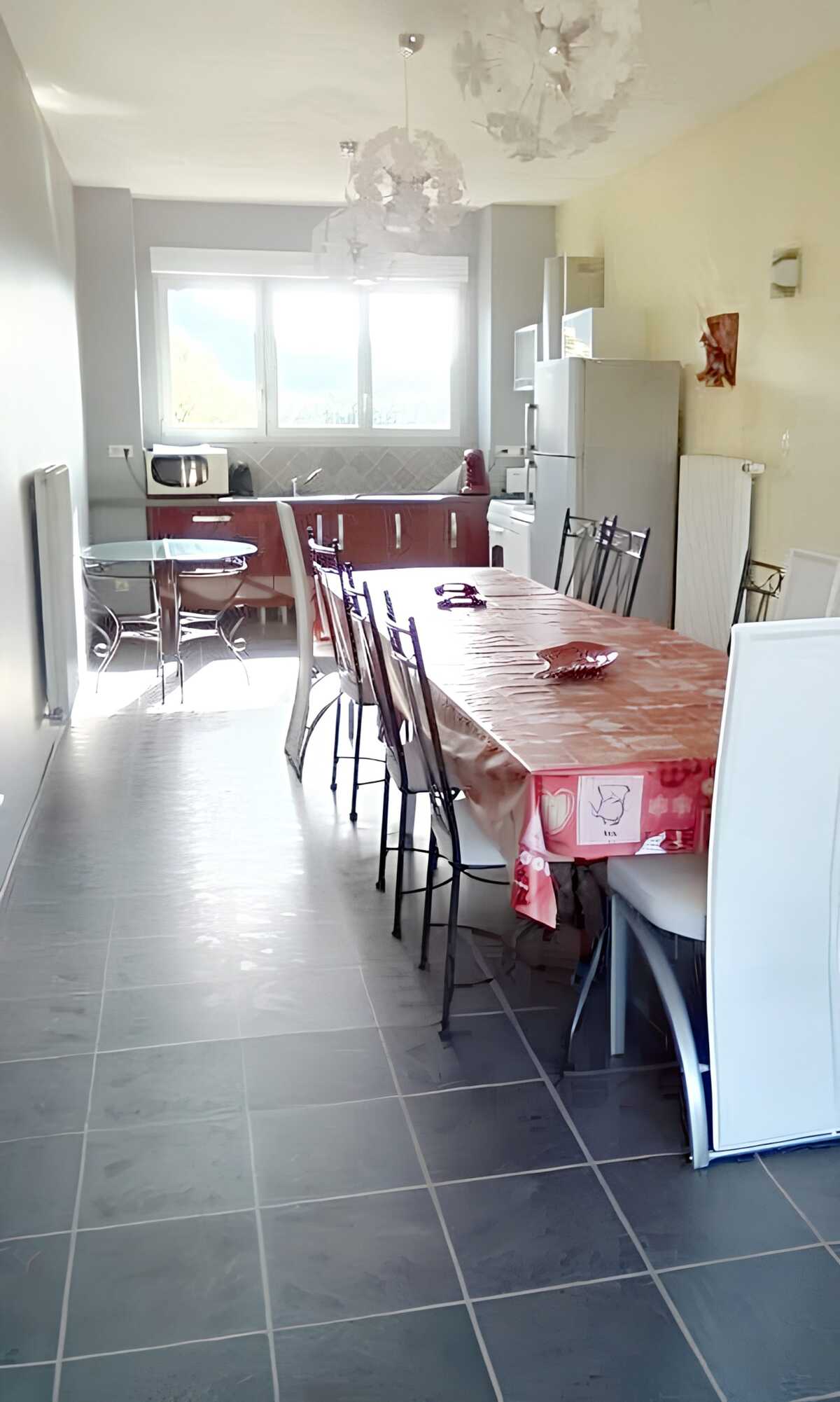 Appartement 90m² avec balcon et parking gratuit - Photo 11