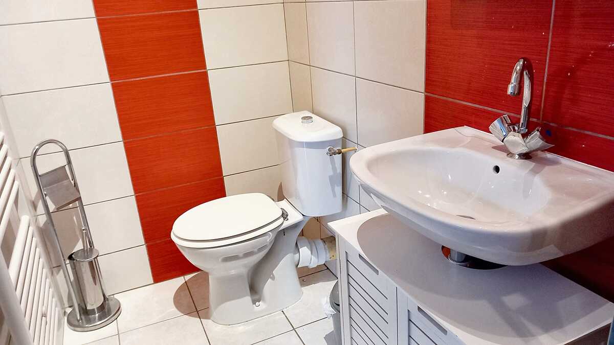 Appartement 90m² avec balcon et parking gratuit - Photo 12