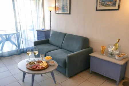 Appartement 35 m² à Fréjus avec vue montagne et balcon : photo 2