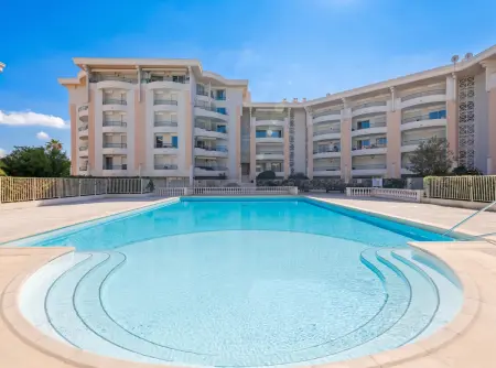 Appartement 35 m² à Fréjus avec vue montagne et balcon : photo 9