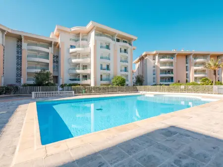 Appartement 35 m² à Fréjus avec vue montagne et balcon : photo 10
