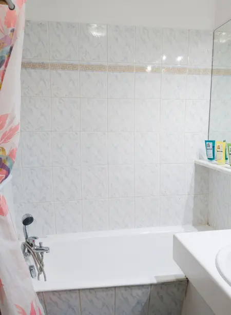 Appartement 35 m² à Fréjus avec vue montagne et balcon : photo 25