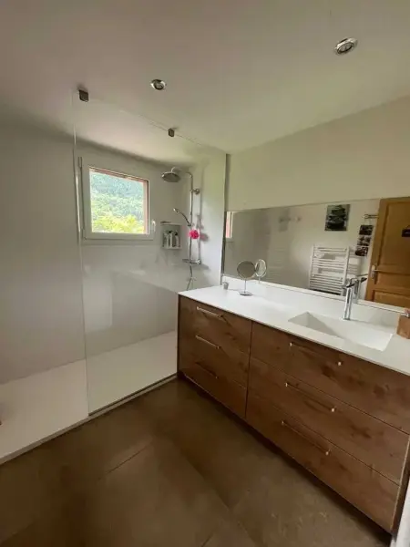 Maison chaleureuse à Saint-Aventin avec jardin et vue montagne - Photo 3