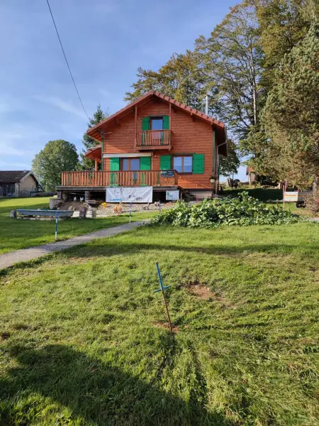 Chalet 3 chambres avec jardin et terrasse à La Longeville : photo 2