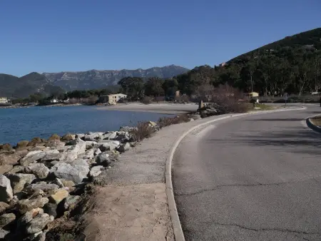 Maison confortable avec vue sur la mer et la montagne à Oletta. - Photo 18