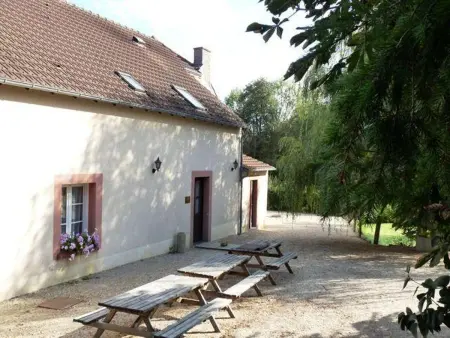 Location maison à Nevoy, Maison spacieuse à Nevoy avec jardin de 200 m², idéal pour groupes !