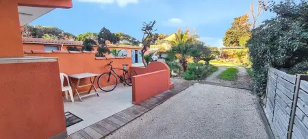 Location appartement à Hyères, Studio charmant à Hyères - 20 m² - Terrasse accueillante