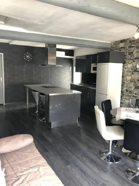 Location appartement à Saintes Maries de la Mer, Appartement moderne aux Saintes-Maries-de-la-Mer avec terrasse.