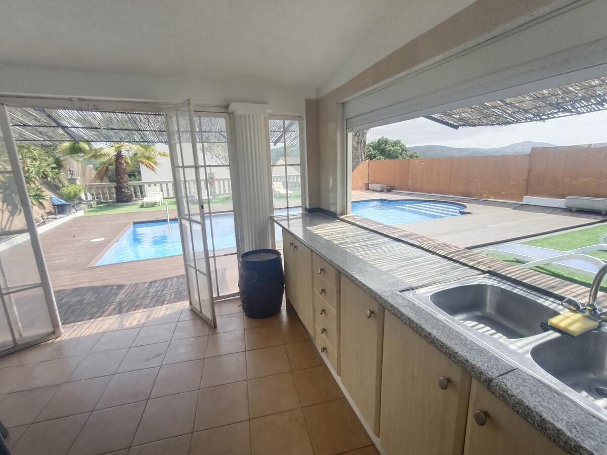 Villa 200 m² à Vidreres : piscine privée ouverte toute l'année - Photo 3