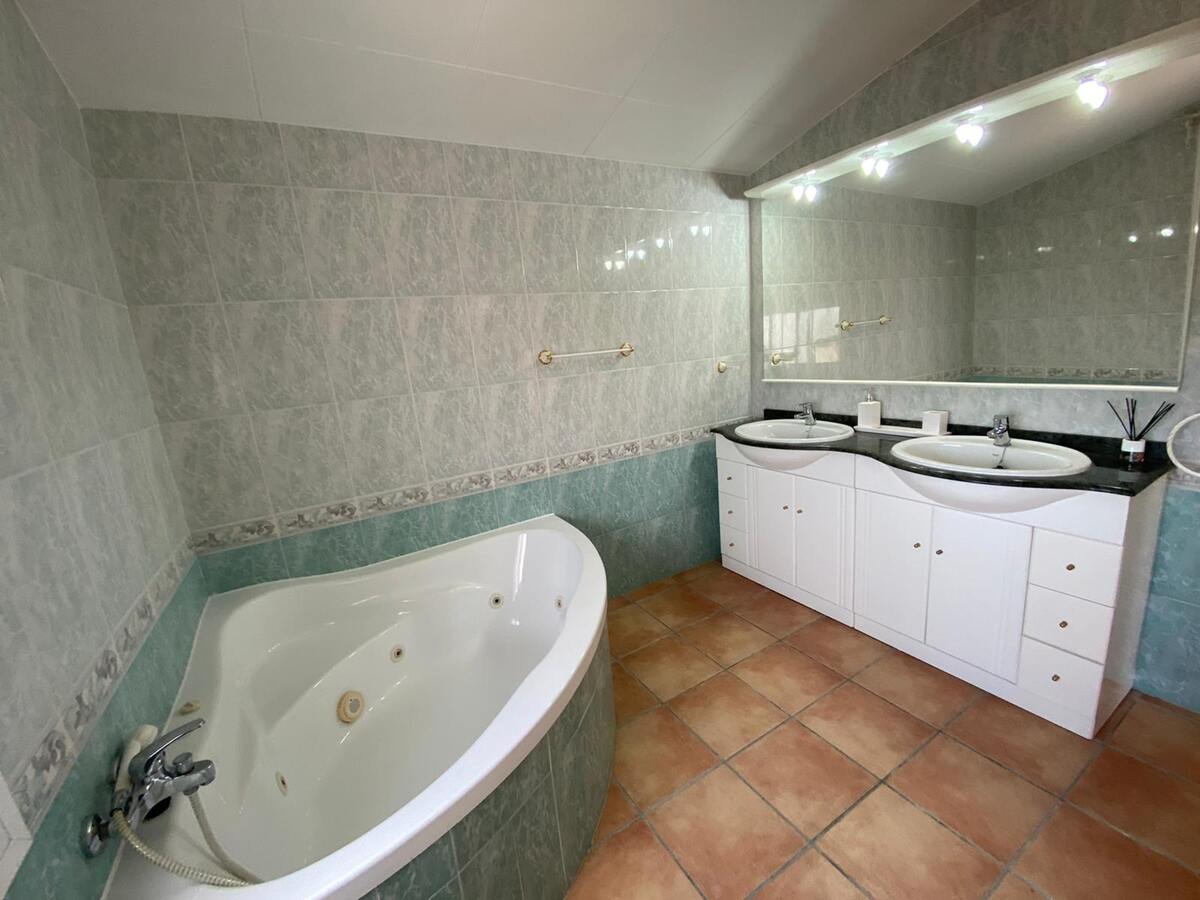 Villa 200 m² à Vidreres : piscine privée ouverte toute l'année - Photo 42