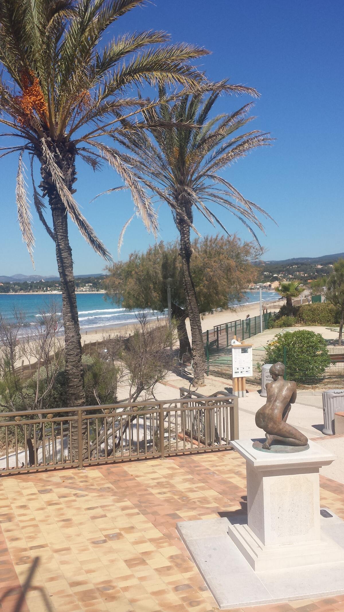 Appartement 60 m² balcon et parking à Saint-Cyr-sur-Mer - Photo 15