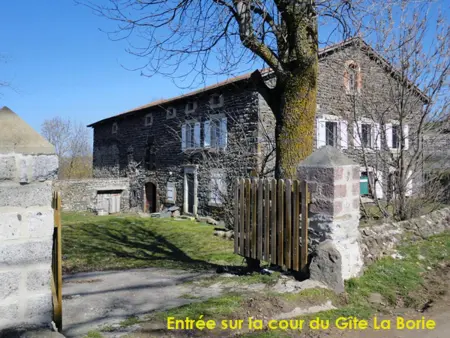 Location maison à Arlempdes, Maison de charme en campagne à Arlempdes avec jardin