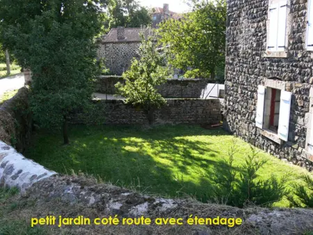 Maison de charme avec jardin clôturé à Arlempdes, 4 personnes : photo 2