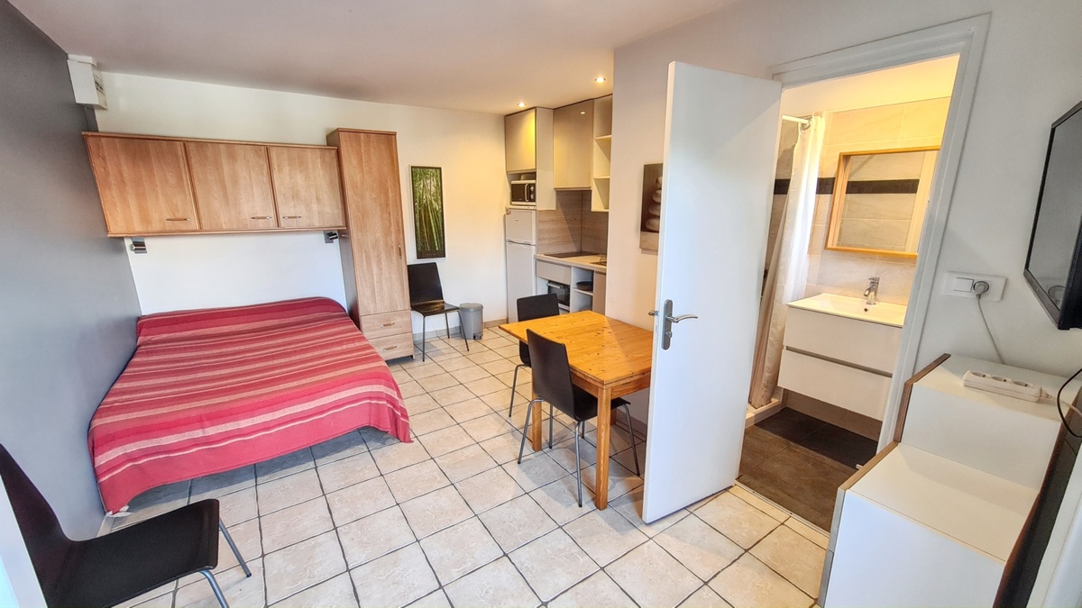 Studio 20 m² avec terrasse, jardin et parking à Hyères - Photo 4
