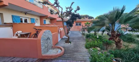 Location appartement à Hyères, Studio charmant à Hyères, 20 m², jardin et parking privé