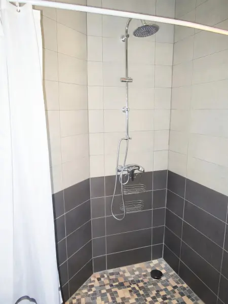 Maison champêtre à Tournissan avec grand jardin - Photo 9