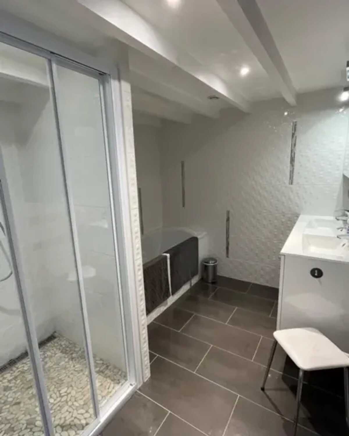 Maison 180 m² pour 14 personnes, piscine et accès lac - Photo 21