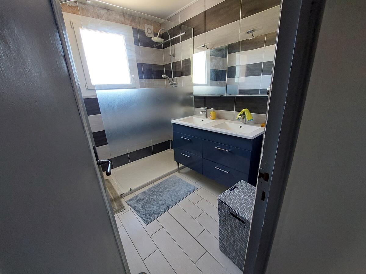 Maison 100 m² à Autignac, vue montagne et jardin clos - Photo 10