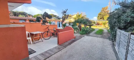 Location appartement à Hyères, Studio confortable à Hyères avec terrasse et jardin – 20 m²