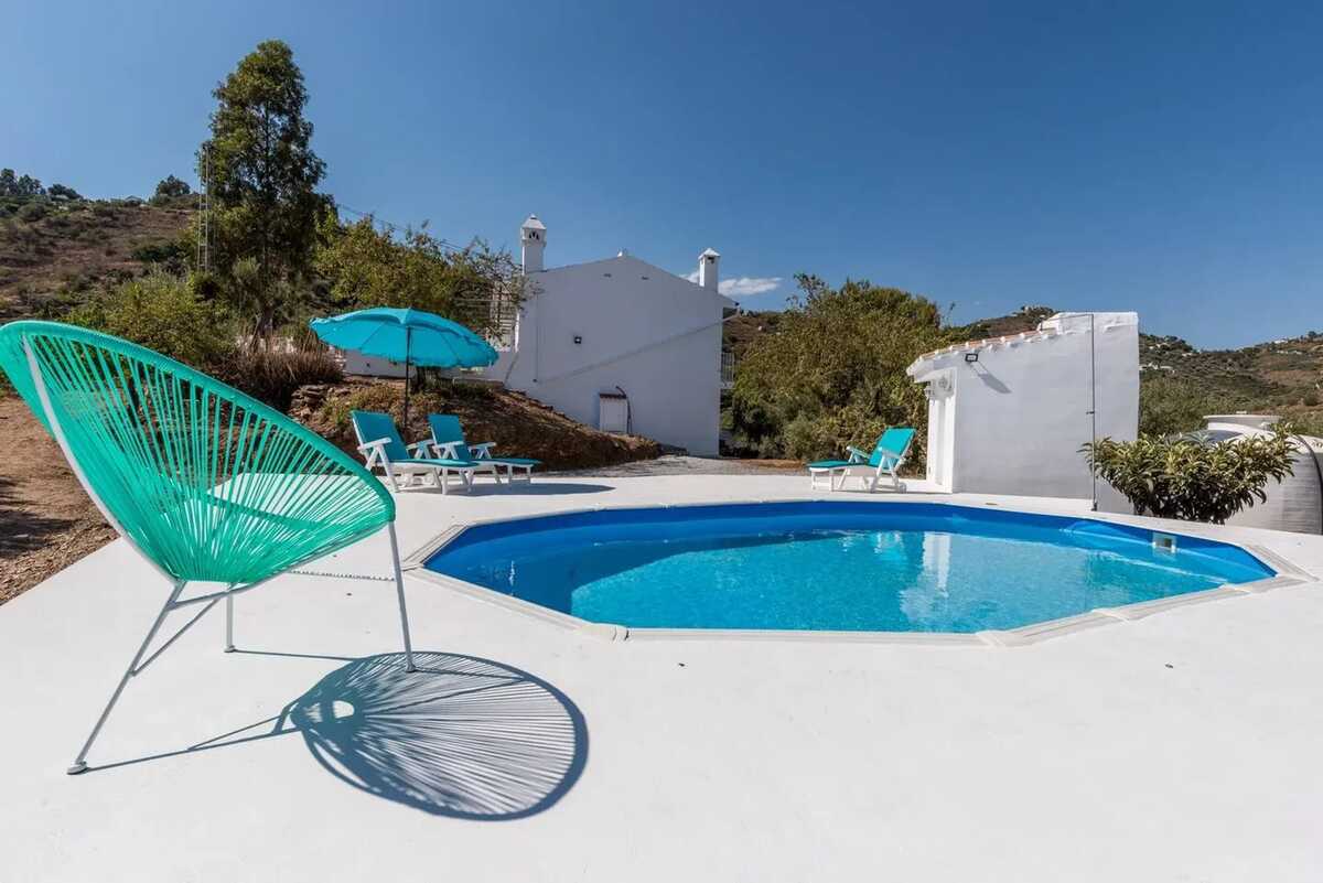 Villa avec piscine privée à eau salée à Competa, vue montagne - Photo 1