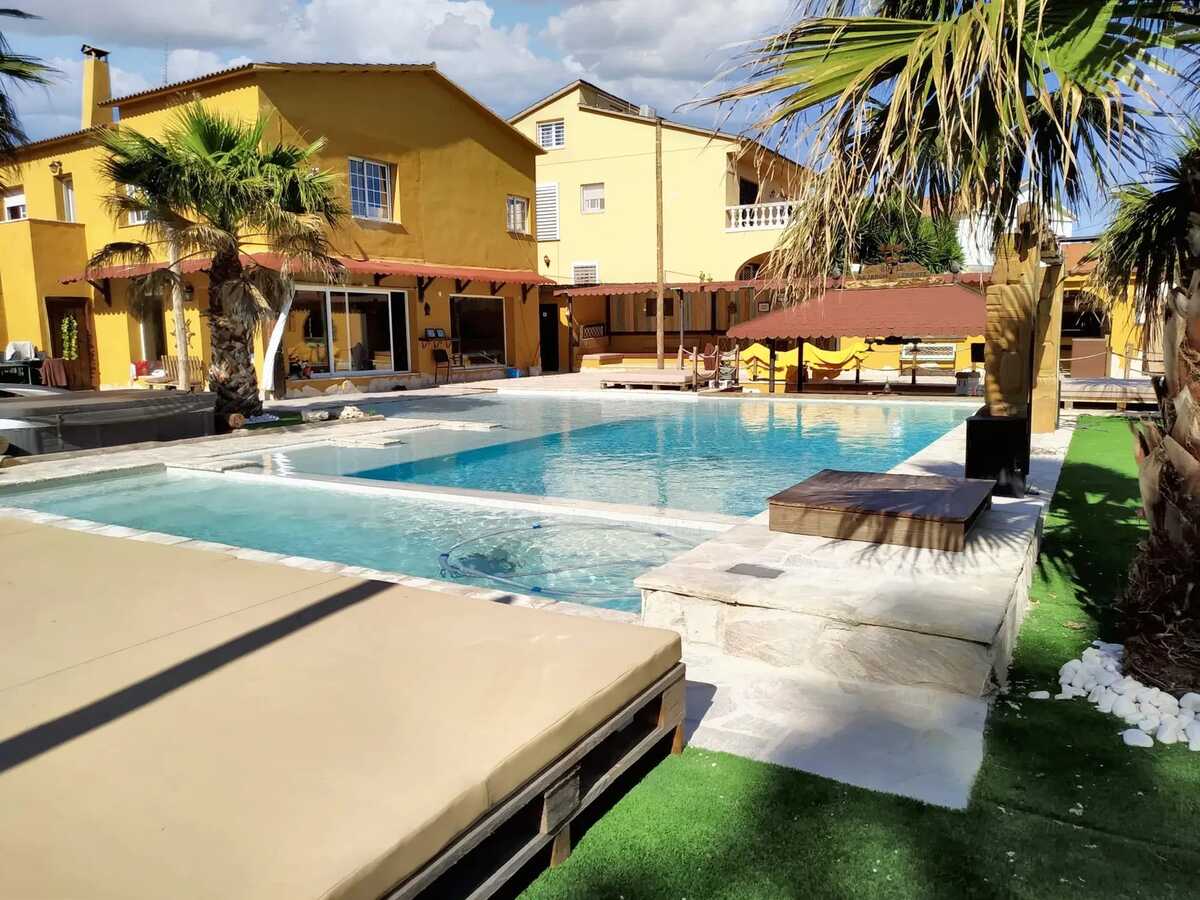 Villa élégante à Rubí avec piscine privée et jardin - Photo 3