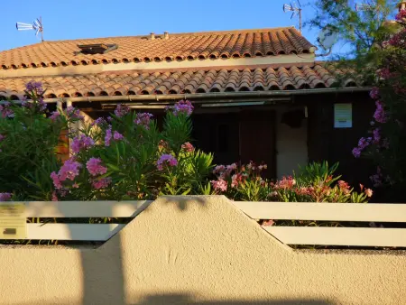 Charmante maison familiale à Gruissan avec terrasse ensoleillée - Photo 4