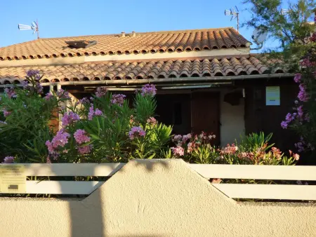 Charmante maison familiale à Gruissan avec terrasse ensoleillée - Photo 6