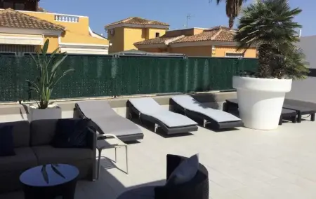 Villa à Guardamar del Segura : piscine privée et jardin clos : photo 4