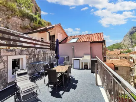Location appartement à Omiš, Appartement moderne à Omiš, avec terrasse et vue, 80m²