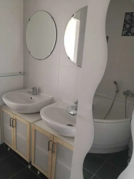 Appartement accueillant au cœur de Le Conquet avec parking privé - Photo 5