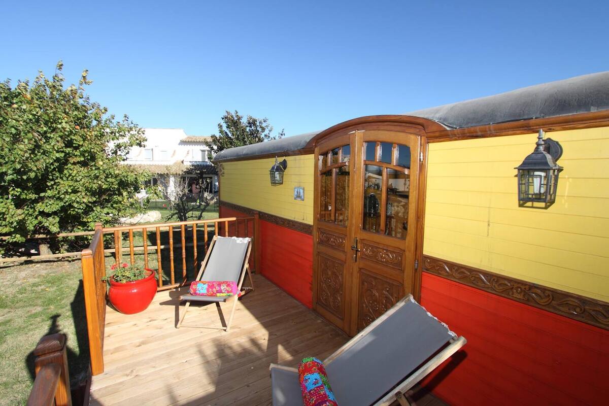 Bungalow avec piscine partagée à Saintes-Maries-de-la-Mer, à 3 km des plages - Photo 2