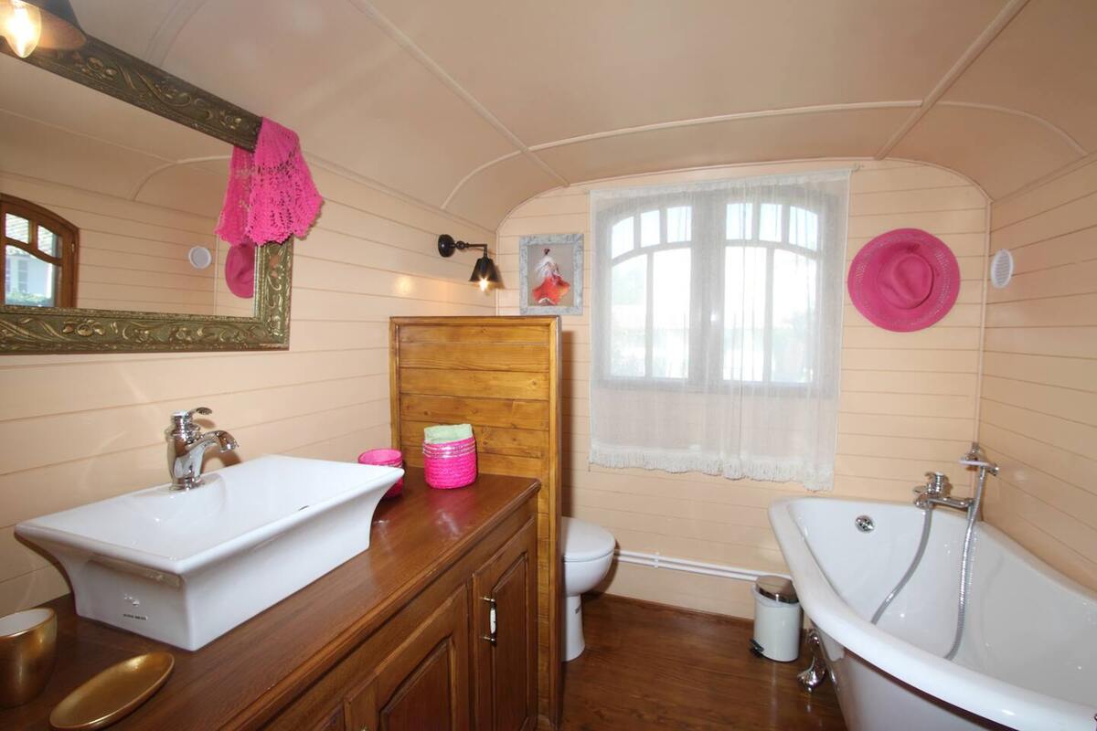 Bungalow avec piscine partagée à Saintes-Maries-de-la-Mer, à 3 km des plages - Photo 6
