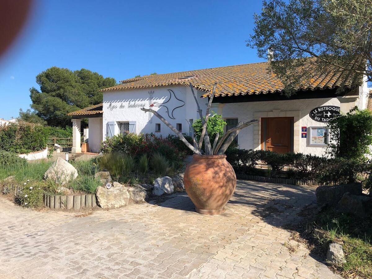Bungalow avec piscine partagée à Saintes-Maries-de-la-Mer, à 3 km des plages - Photo 10