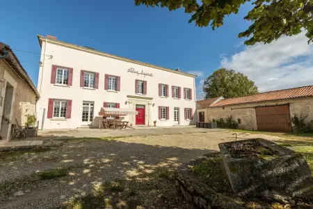 Maison 14 pers. à Mouterre-Silly : jardin clos, cheminée et 5 chambres : photo 9